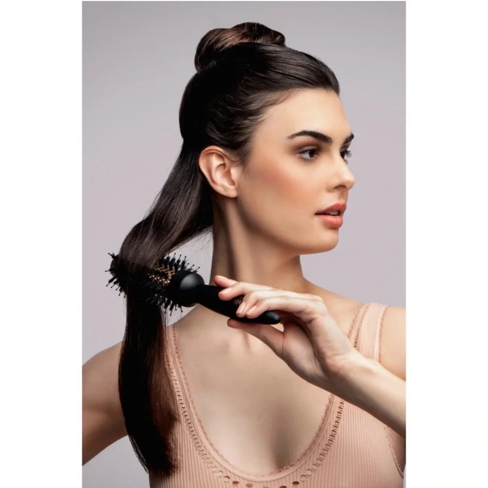 Round Blowdry Hairbrush - Picture 3 of 4